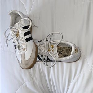 white adidas samba
